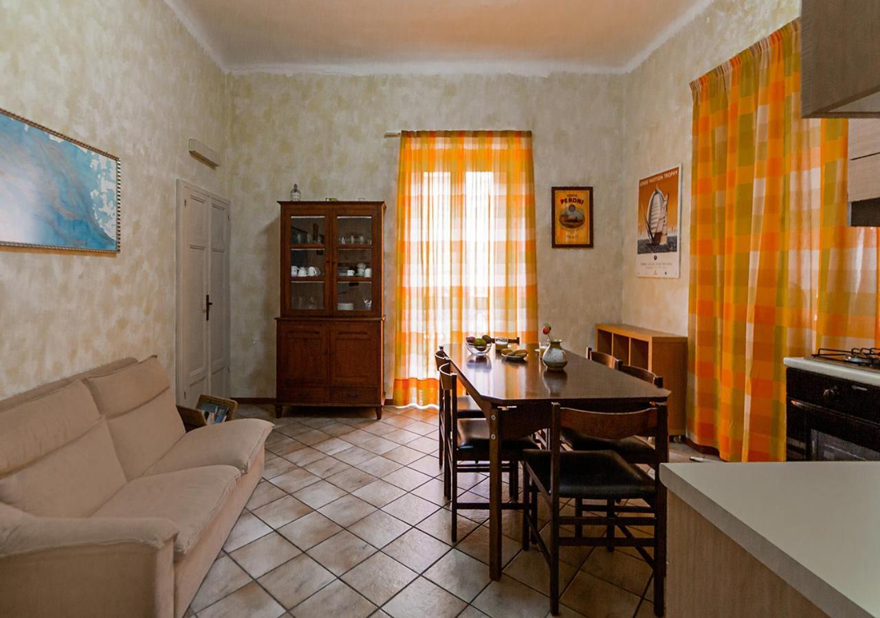 Murphy Holiday Home - Residenza Italia Ла-Маддалена Экстерьер фото