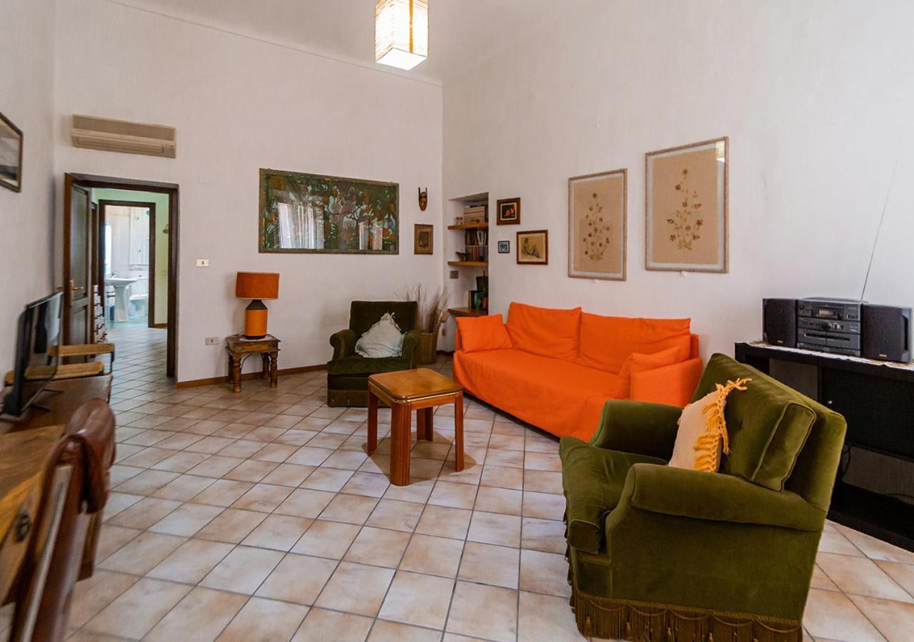 Murphy Holiday Home - Residenza Italia Ла-Маддалена Экстерьер фото